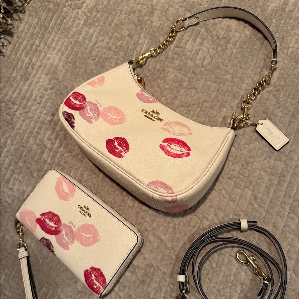 COACH Teri Shoulder Bag Chalk Leather with Lips Print Limited Edition Rare NWOT